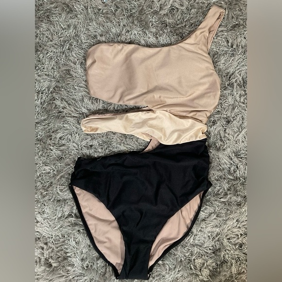 NWOT PQ Colorblock  One-Piece Swimsuit - Picture 1 of 2